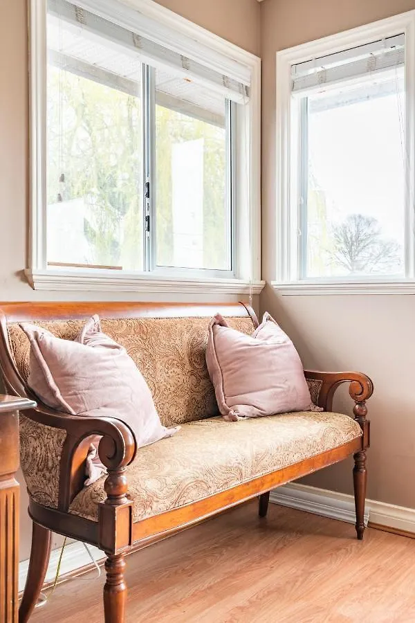 Bed & Breakfast Fraser River Richmond Bed And Breakfast